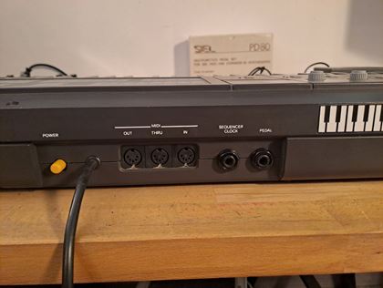 Siel-DK80 polysynth with accessories